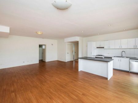 Resort-Style Living in the Heart of Ascot - Photo 5