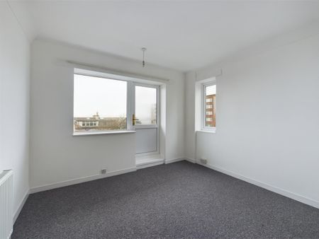 Wellington Court, 2 bedroom, Flat - Purpose Built - Photo 5