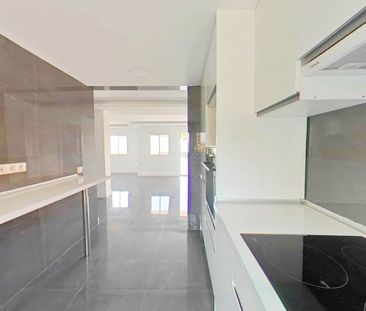 Piso de alquiler en La Fontsanta - Photo 2