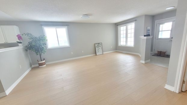 For Lease - 82 Shalom Way, Barrie, Ontario - Photo 1