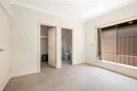“Lovely Spacious Three Bedroom with 5.5kW Solar!” - Photo 5