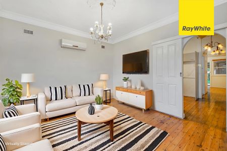 COZY FAMILY HOME IN EXCELLENT LOCALE - Photo 3