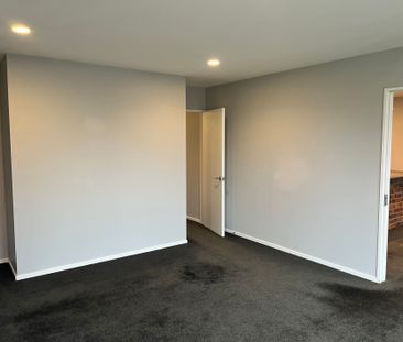 Spacious 3 Bedroom Home - Photo 4