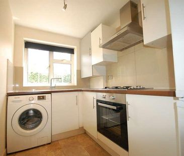 Pine Close, Southgate, N14 - Photo 2