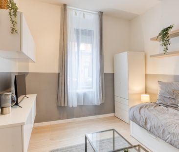 4 Rue d'Antoing, 59100 Roubaix - Photo 1
