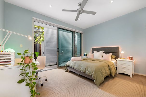 12 Refinery Parade, New Farm QLD 4005 - House For Rent - $2,200 | Domain - Photo 1