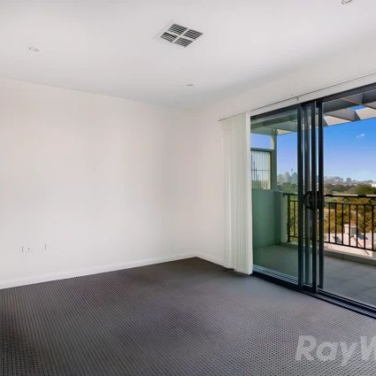 3Bedrooms, 2Bathrooms - Photo 1