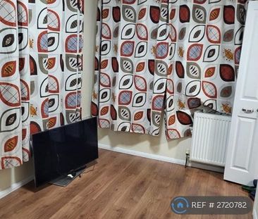 4 bedroom semi-detached house to rent - Photo 2