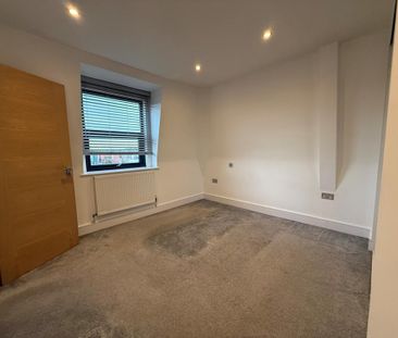 2 bedroom penthouse to rent - Photo 4