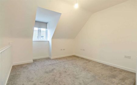 Brand new 3-bedroom semi-detached home with a driveway and an enclosed garden - Photo 4