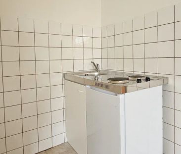 DACHGESCHOSSWOHNUNG - IDEAL FÜR STUDENTEN ODER PENDLER - Photo 1