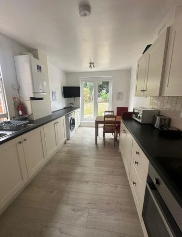 1 bedroom in a house share to rent - Photo 5