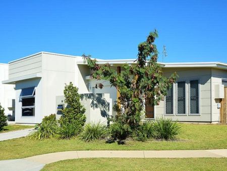 Family Friendly Home in Caloundra West - Photo 4