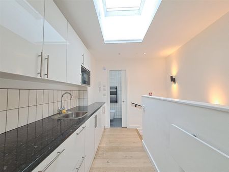 Balham High Road, London SW12 - Photo 3