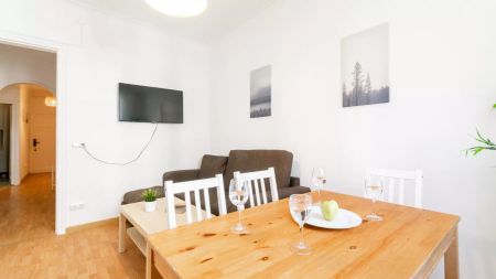Room for rent in a 5-bedroom apartment in Sant Pau, Barcelona - Photo 2
