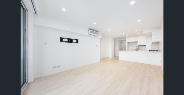 Stunning, Modern, Newly Renovated Apartment in Caringbah - Photo 1