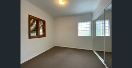 Lift access to your door + FULL city views! - Photo 2