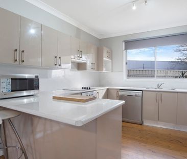 28 Pacific Highway, Blacksmiths NSW 2281 - House For Rent | Domain - Photo 4