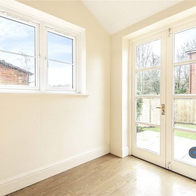 4 bedroom terraced house to rent - Photo 1