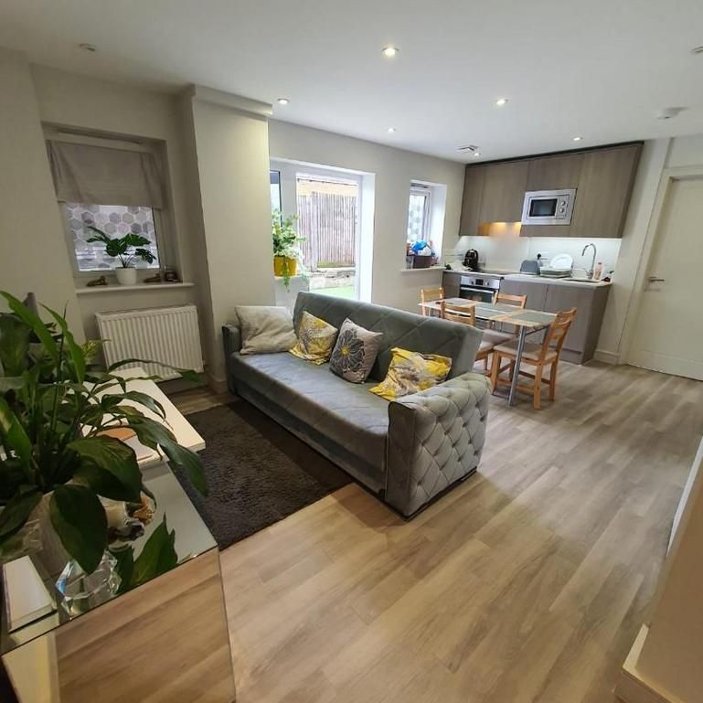 2 bedroom property to rent - Photo 1