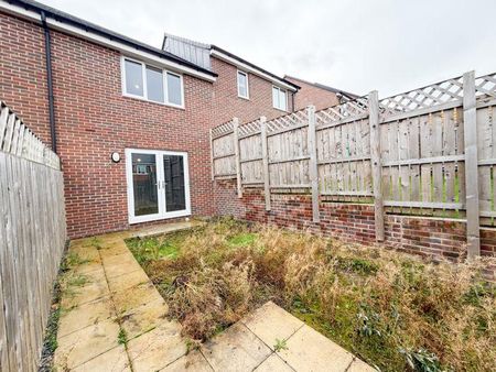 2 bedroom terraced house to rent - Photo 3