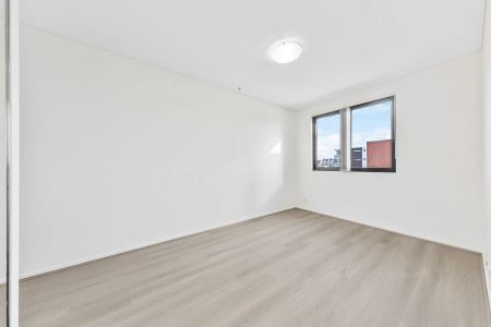 Modern 2-Bedroom Apartment in the Heart of Auburn - Photo 2