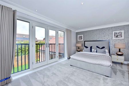 A modern three bedroom semi-detached home located in a private road and located in the beautiful historic Surrey village of West Horsley - Photo 5