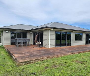 Spacious Rural Retreat - Perfect for Family Living - Photo 1
