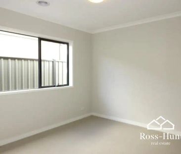 “LUXURIOUS 4 BEDROOM FAMILY HOME” - Photo 3