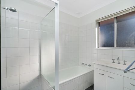 House, pool, garage. What more could you want! - Photo 5