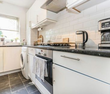 Claremont Road, KT6, London - Photo 5