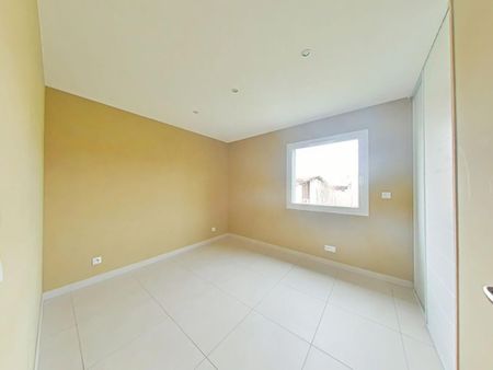 Location Maison 4 pièces 131m² PIZANCON 26300 - Photo 2