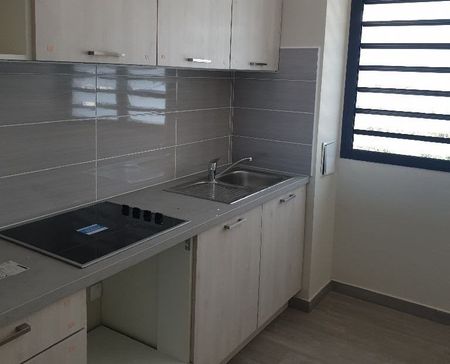 Location Appartement 3 pièces 67m² LE TAMPON 97430 - Photo 3