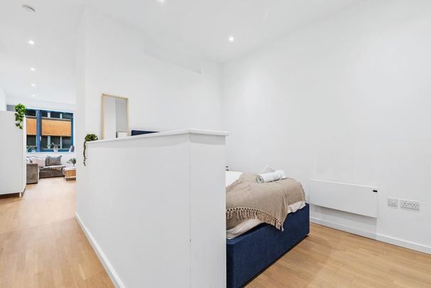 Studio to rent - Photo 1