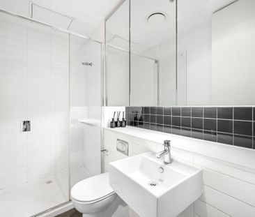 Stylish Studio Living in the Heart of South Yarra - Photo 2