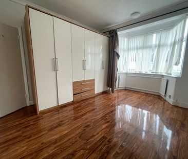 3 Bed Terraced House, Natal Road, IG1 - Photo 4