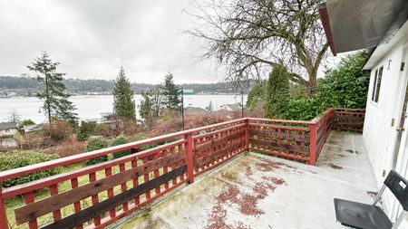 Spacious 5 Bedroom Home With Stunning Burrard Inlet Views In Port Moody - Photo 2