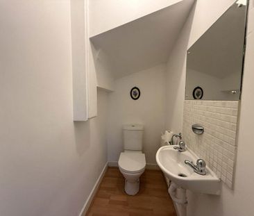 3 bedroom semi-detached house to rent - Photo 6