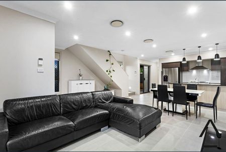 33 Sheila Street, Grantham Farm NSW 2765 - House For Rent | Domain - Photo 4