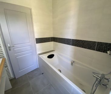 Location Appartement 4 pièces 99m² BARAQUEVILLE 12160 - Photo 5