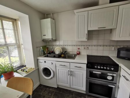 1 bedroom in a house share to rent - Photo 4