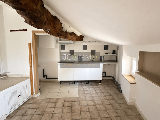 Location Appartement 2 pièces 29m² SOLLIES VILLE 83210 - Photo 1
