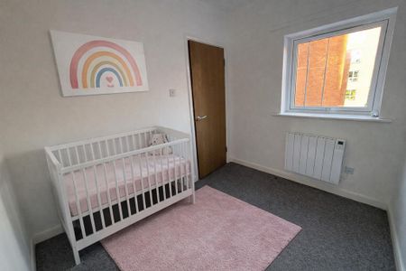 2 bedroom flat to rent - Photo 2