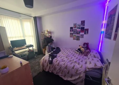 5 Bed - 26 Hessle View, Hyde Park, Leeds - LS6 1ER - Student - Photo 3