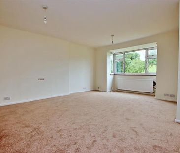 2 bedroom maisonette to rent - Photo 2