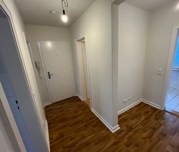 Geräumige 3-Zimmer-Wohnung mit Balkon und Küchenzeile! - Photo 4