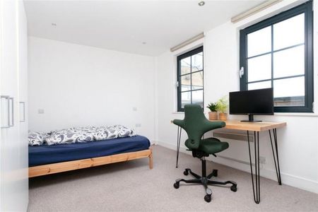 Stylish 2 double bedroom property with access to private balcony - Photo 2