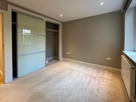 Blythe Road, London - Photo 3