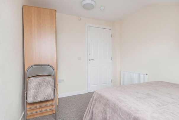 8 bedroom flat share to rent - Photo 1