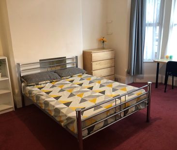 7 Bed Semi-Detached House, Lenton Boulevard, NG7 - Photo 1